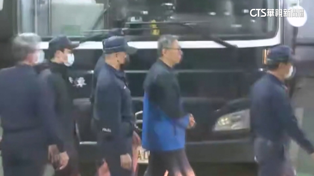 柯文哲術後首出庭　小草昨晚就到北院佔位等領旁聽證