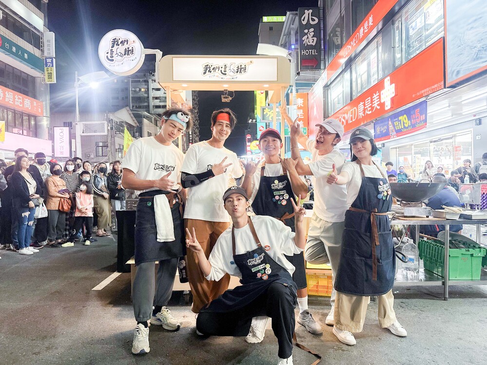 我們這一攤2-禾浩辰(左起)、胡宇威、蔡昌憲、李李仁、苗可麗，蔡凡熙蹲前。