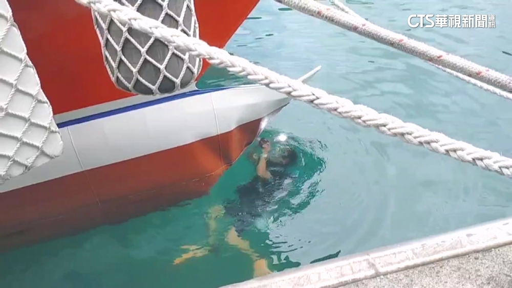 「天王星21號」駛離南寮港擦撞碼頭　224旅客改搭他船