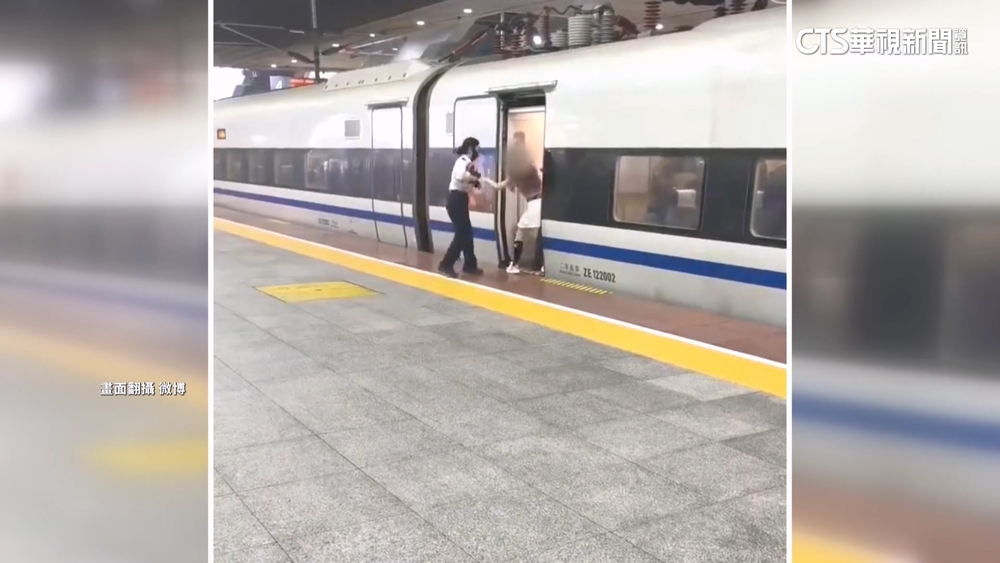 親友還沒上車！中國女「腳卡高鐵門」　肉身擋1分鐘挨罰