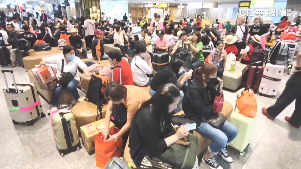 滯留金門！旅客氣炸要求加開班機　民航局未回應