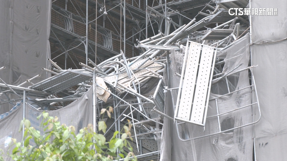 台大醫院鷹架塌砸1車.傳1人失聯　警消待命.包商釐清