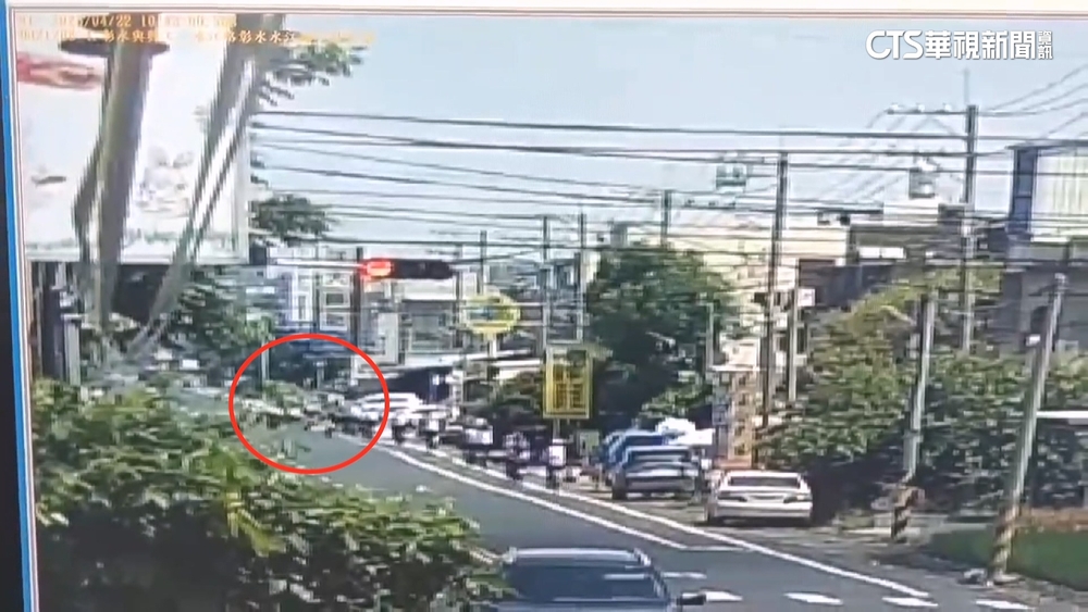 撞康橋畫面曝！「搖晃超車急剎」　警不排除恐毒駕？