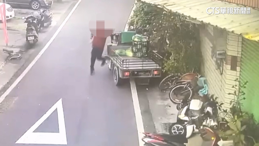 拼裝車失速撞爛車肇逃　住戶怒PO網　駕駛致歉