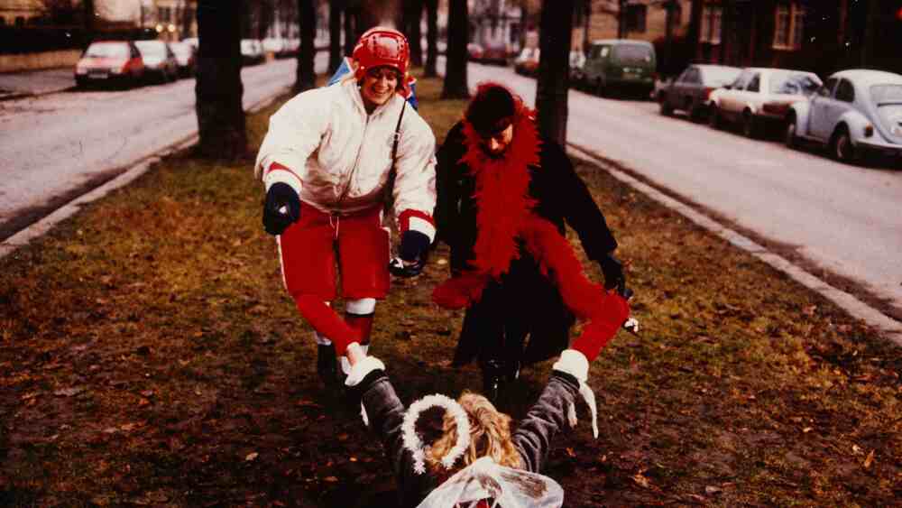 《妻子們2：十年後》（Wives, 10 Years After）於1986年榮獲亞曼達獎最佳影片與最佳女演員獎，廣受好評。