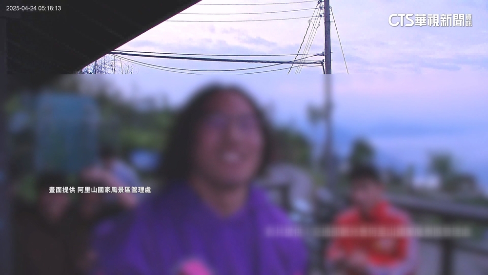 「鏡頭君」被夜衝遊客「轉頭」　阿管處：弄壞照價賠