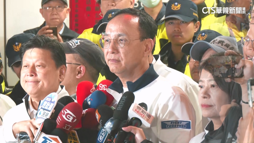 涉「非法集會」　朱立倫率眾赴警局　警：筆錄完函送北檢