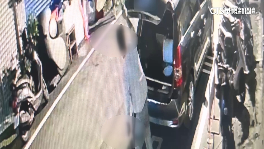 深夜街頭亮刀！　男疑不滿排氣管音量追駕駛理論