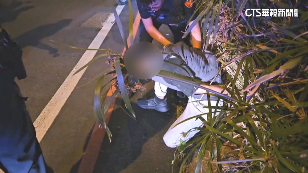 嫌拒檢衝撞！　警朝車輪開3槍　車內搜出毒