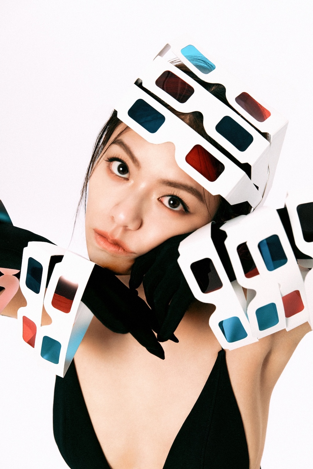 本屆影展大使形象照由攝影師周墨掌鏡，運用3D眼鏡和膠卷底片等復古元素，營造俏皮電影感氛圍。