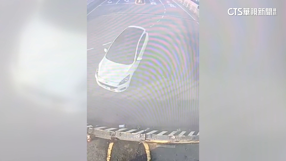 撞台68護欄「警消找不到人」　駕駛墜7樓深橋底