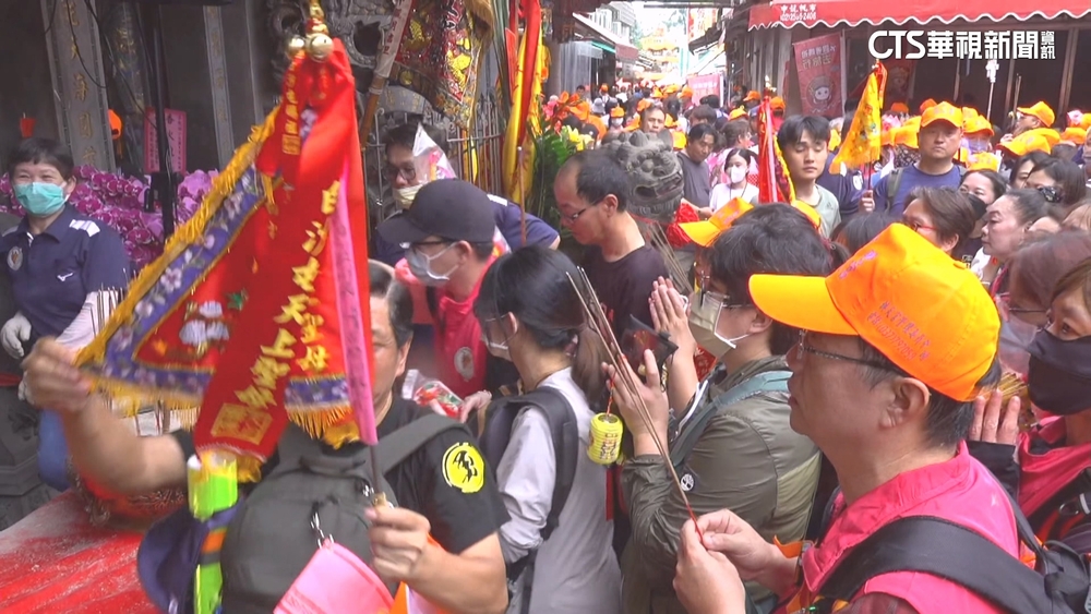 白沙屯媽祖起駕日！　拱天宮.苑裡車站擠爆人潮
