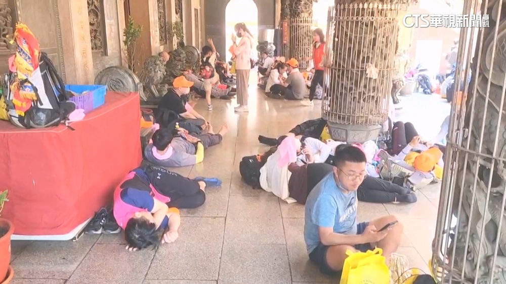 白沙屯媽祖急行軍！36小時要到北港　信徒千人掛傷號