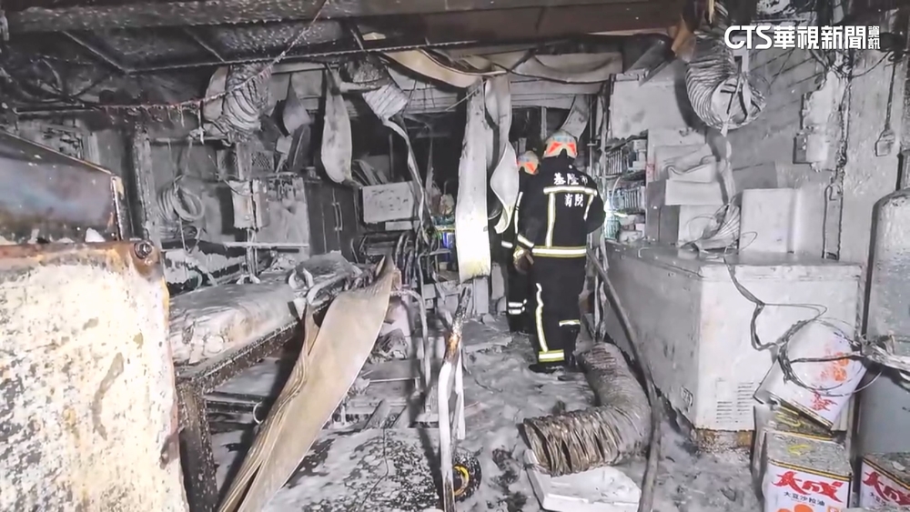 基隆民宅深夜大火　婦嗆傷躲2樓浴室救出送醫