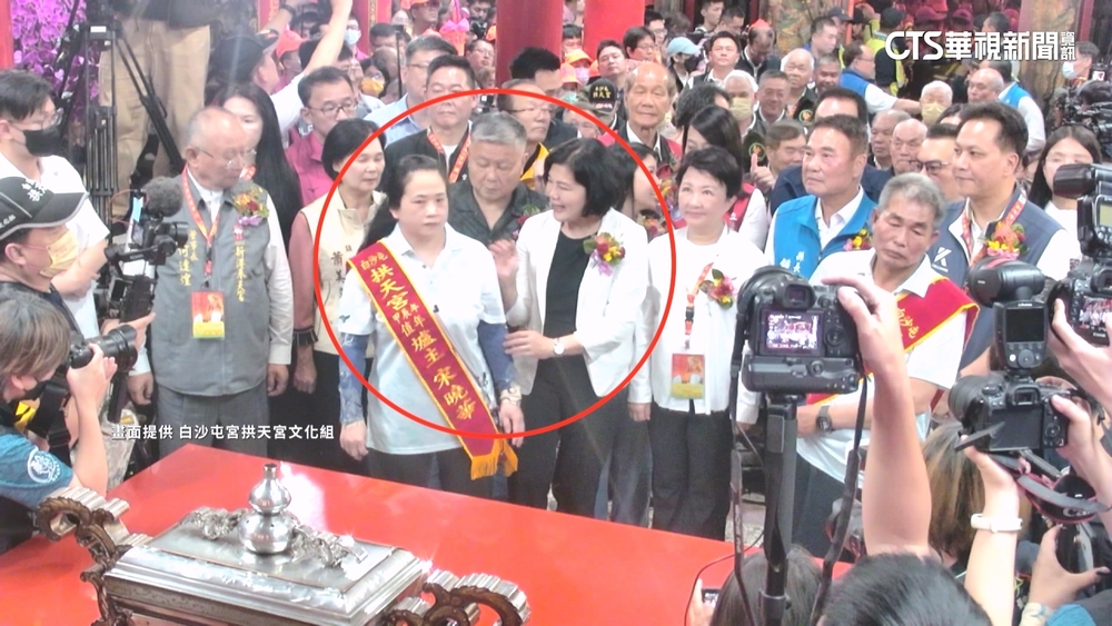 「搶位」非首次？　張麗善2019西螺大橋抬轎拍照再掀話題