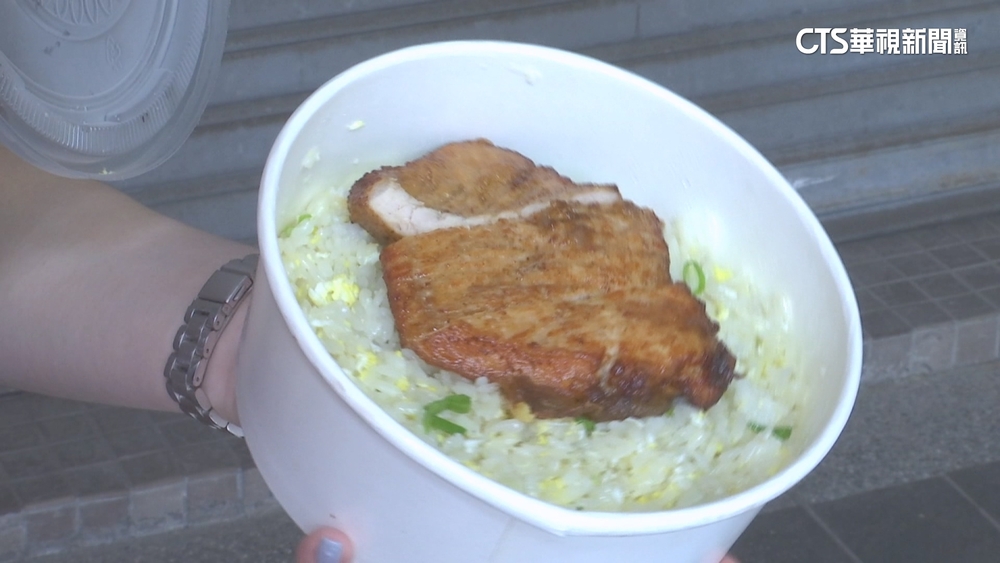 排骨蛋炒飯「照騙」？　客留1星負評挨告　店家：已撤告