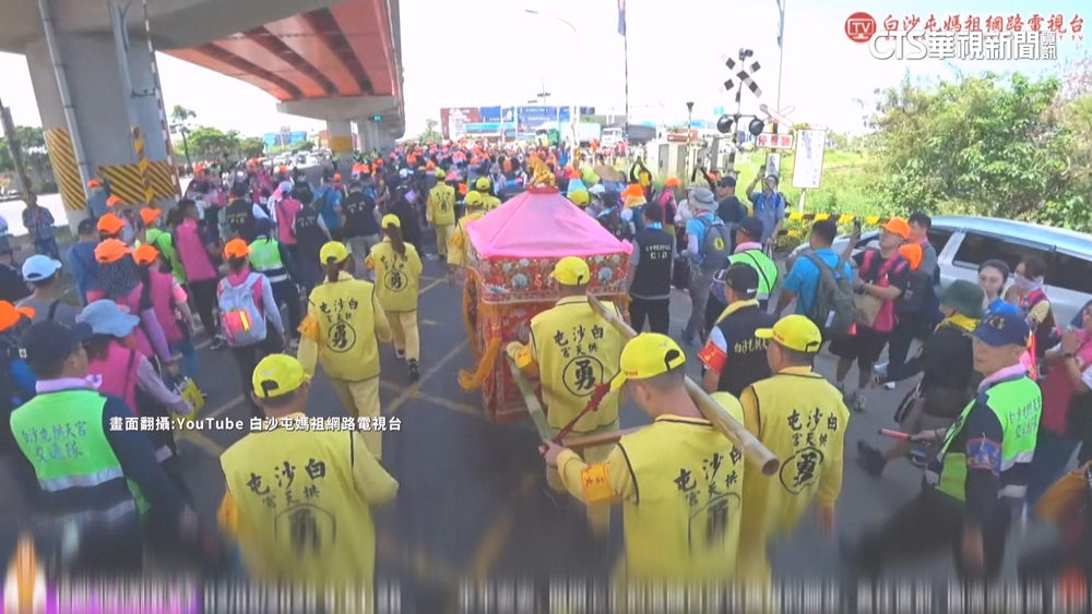 白沙屯媽祖進南投？　市長夫妻跪求獲3聖筊　廟方：沒預設路徑