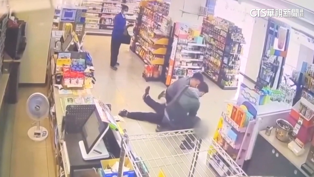 現場埋伏！　設局詐團約超商面交　警民合作壓制車手