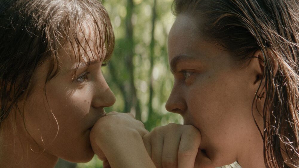 《花漾少女心》（Little Trouble Girls）以保守的修道院為背景，探討女性成長中的自我認同與情慾探索