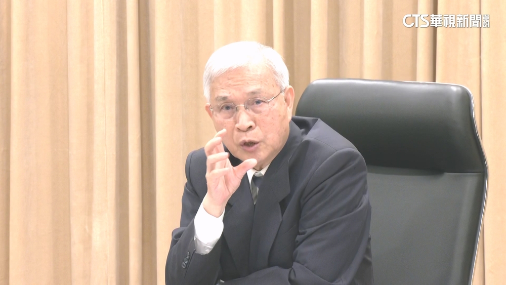 新台幣暴升疑「禿鷹」炒匯　楊金龍：央行已提出警告