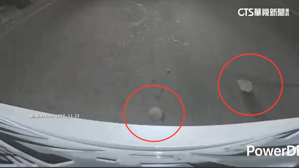 隨機攻擊？停燈紅燈車輛突遭人投石攻擊　駕駛嚇壞