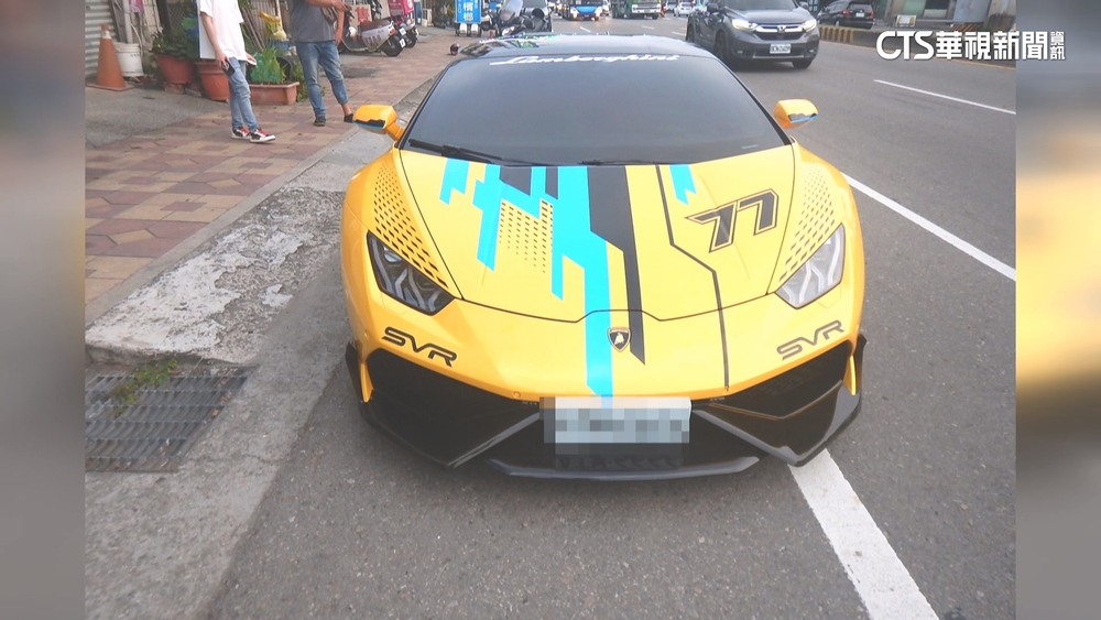 荷包哭了！　男騎士疑分心　擦撞網紅千萬「颶風狂牛」