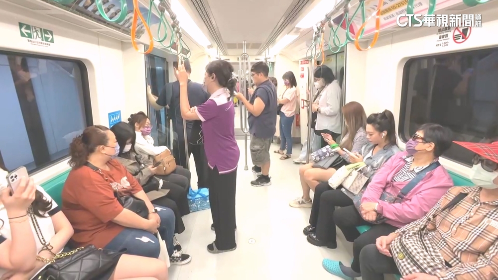 女學生搭高捷忘拿包　列車長竟「撿走丟棄」遭免職