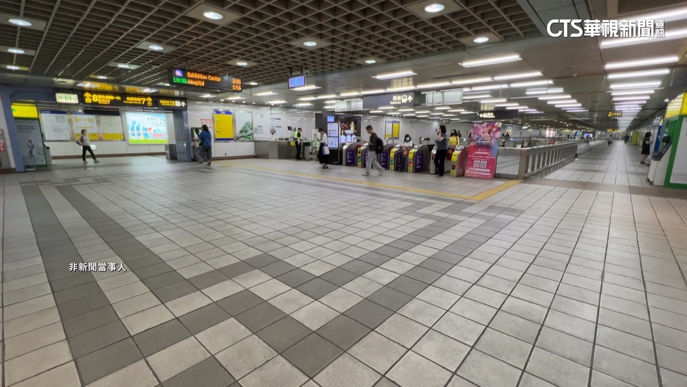 波蘭籍男北捷伸鹹豬手　女驚恐：他一直盯著我