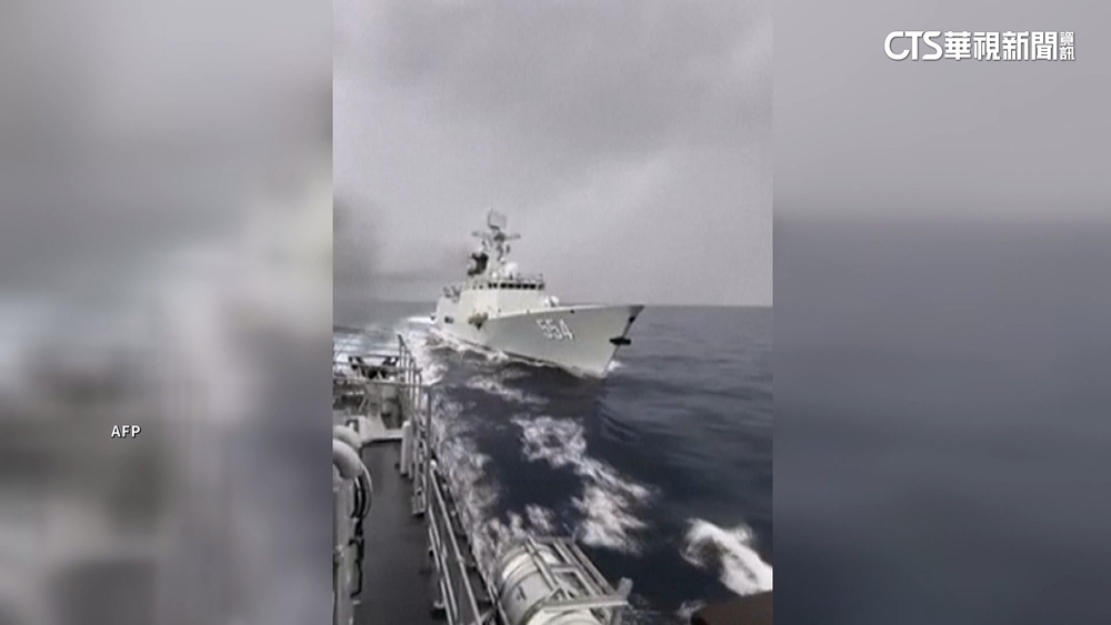 中國護衛艦前後包夾菲國軍艦　最近距離不到百米