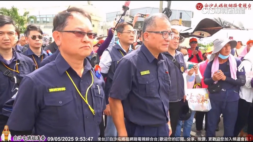 鑾轎短暫4公里轉出去　烏日分局長帶隊脫帽鞠躬接駕