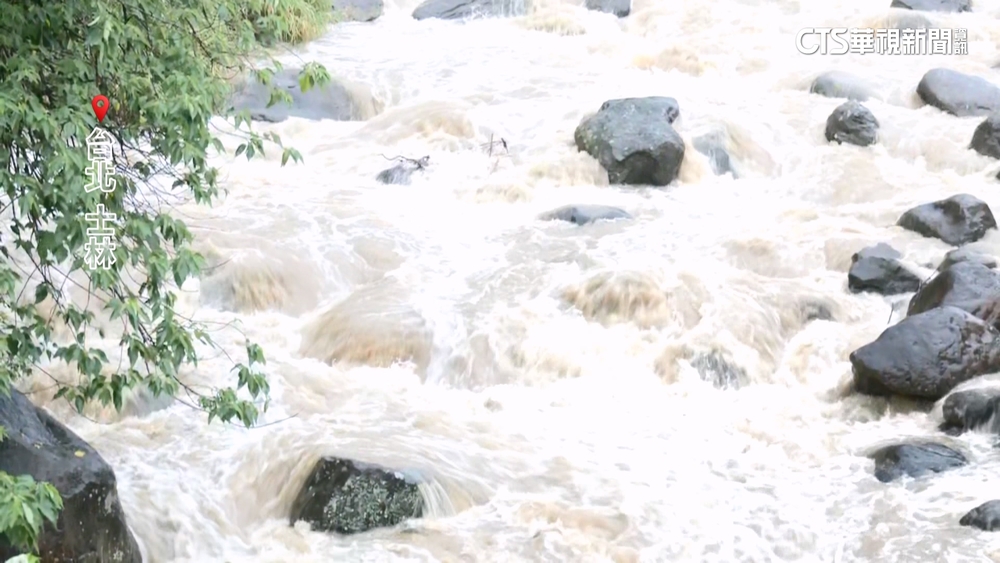 雨彈狂炸雙北.桃竹地區積淹水　士林外雙溪一度暴漲