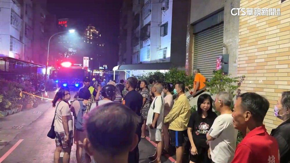 高雄鳳山深夜惡火！　民宅內二人救出已無生命跡象