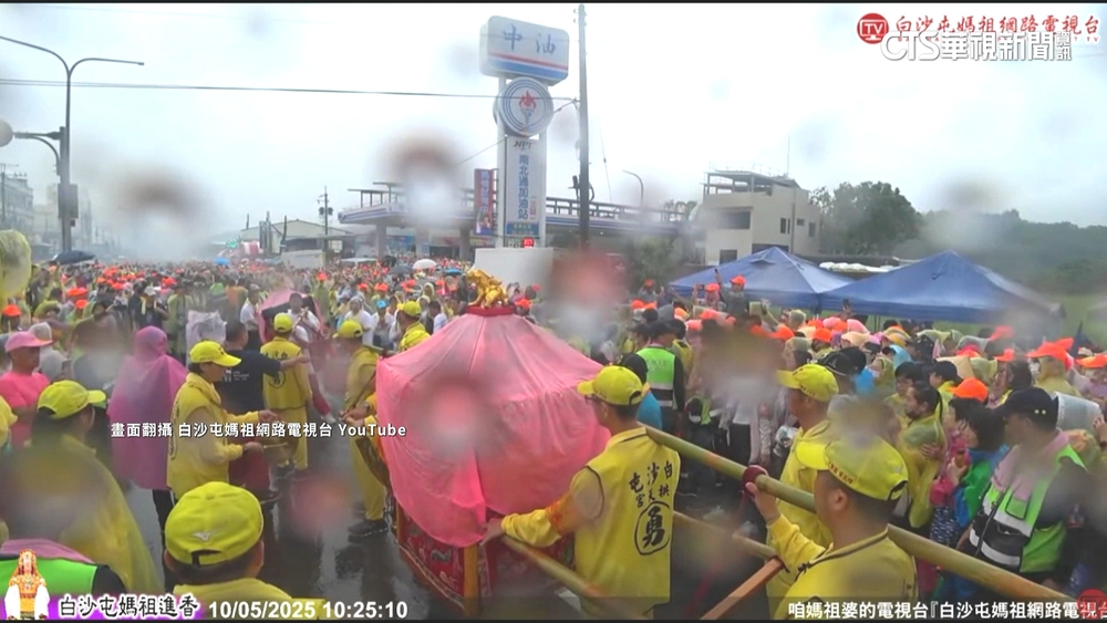 粉紅超跑撞衫？白沙屯媽.分靈媽同框　信眾歡呼