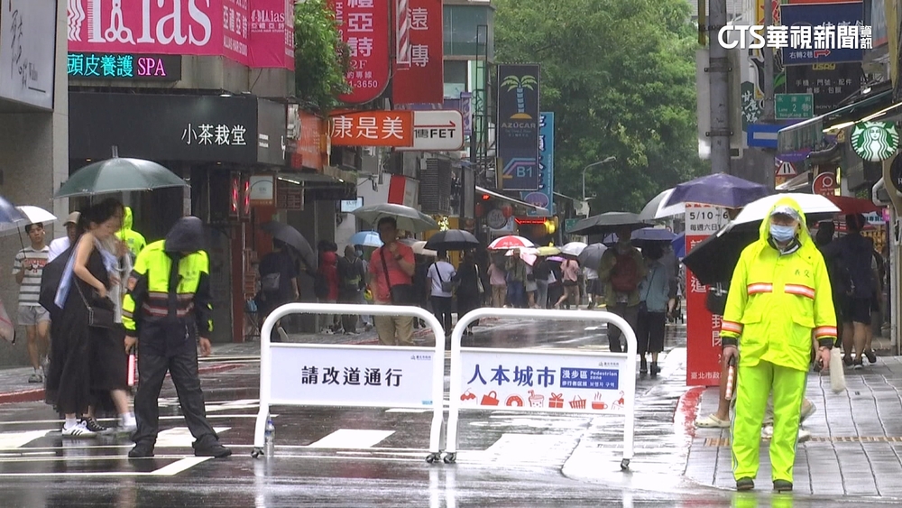 北市永康街試辦「假日漫步區」　民眾大讚：不必擠人行道