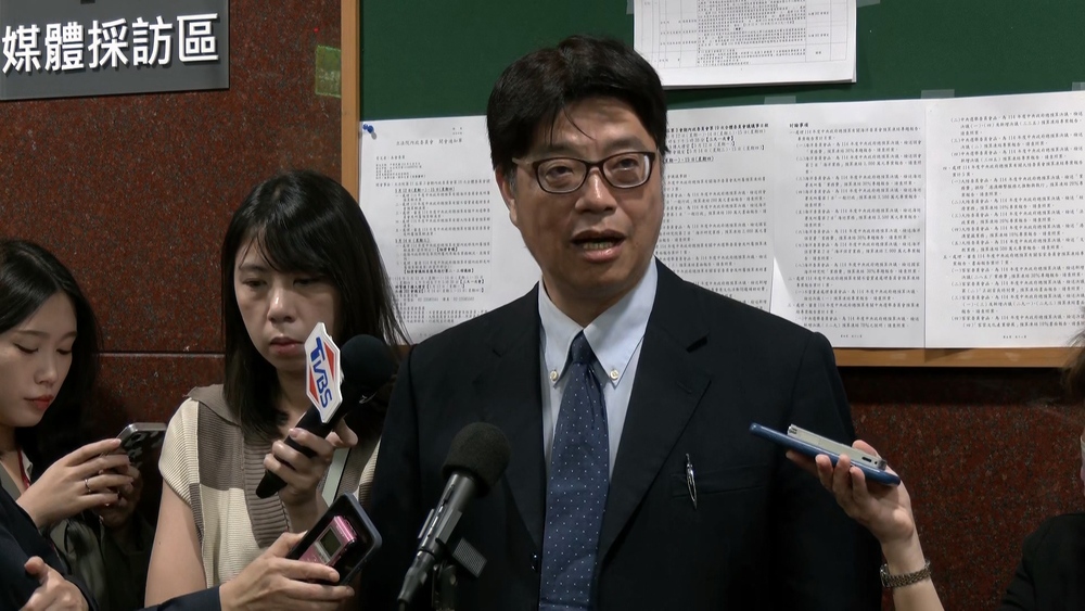 2軍公教持有中國身份證！曾涉機密業務？邱垂正：已排除