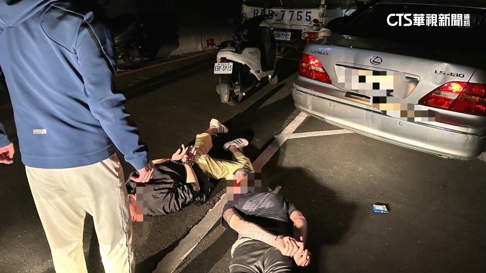 3嫌拒攔查撞警　「車內搜出毒」1人身背11條通緝