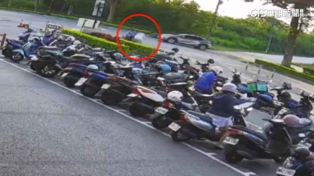 走無紅綠燈斑馬線...7旬男遭撞飛重傷昏迷