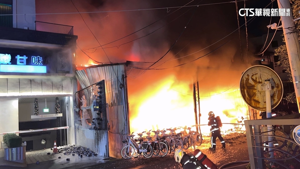 彰化倉庫大火！　存放大量鋰電池　4棟建築全面燃燒