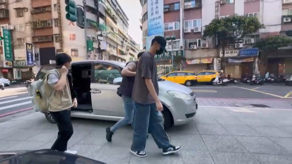 薩泰爾才宣布擔任鍾明軒「炎上大將軍」　陳大天閃兵遭拘提 網：大將軍沒當兵