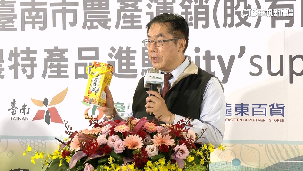 台南農特產進軍北台灣百貨超市！　黃偉哲親送金鑽鳳梨試吃
