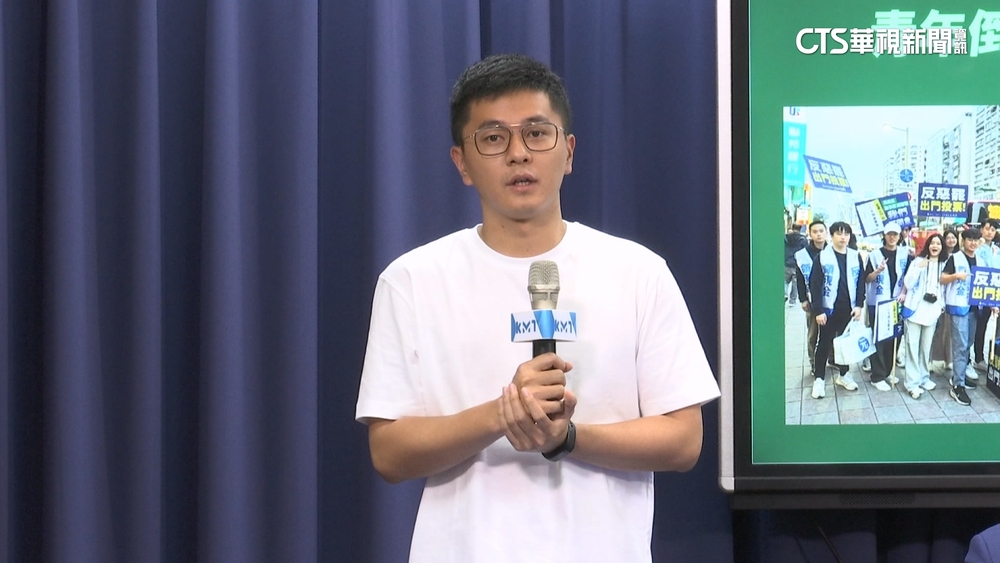 昨怨聯絡不上朱立倫.今出席藍記者會　李孝亮鞠躬道歉