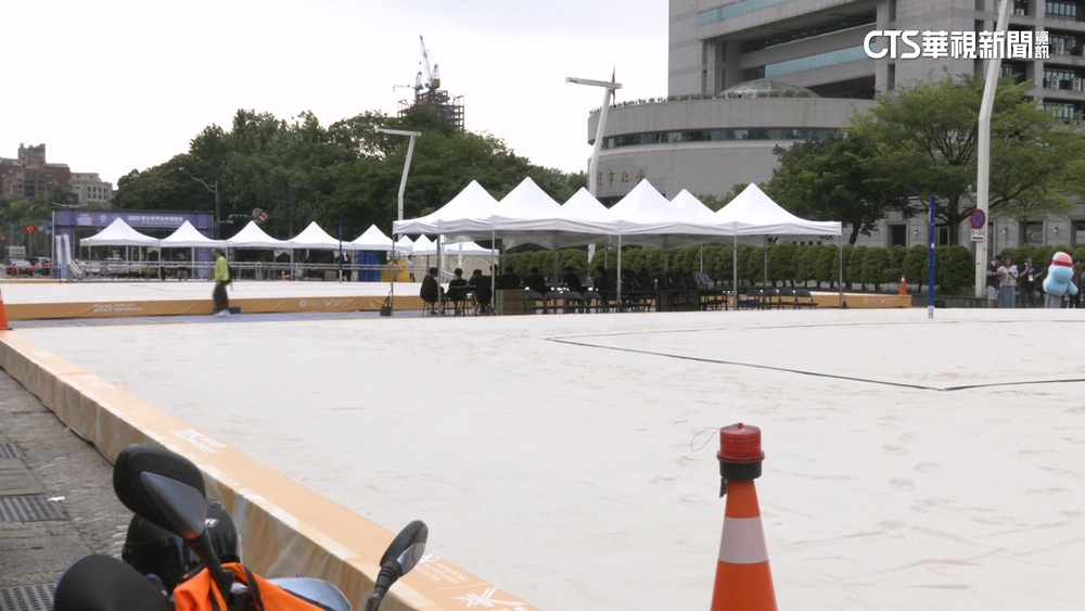 府前廣場變沙灘！　世壯運「露天排球」符合國際標準