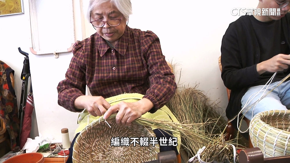 稻編+縫紉串起人情味　劉玉英手作「茶壽」傳愛