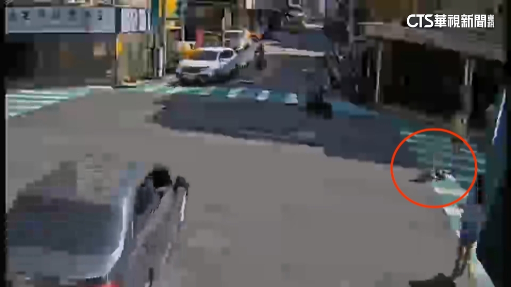 過馬路遭陌生婦蓄意推倒　女童嚇壞！警傷害罪偵辦