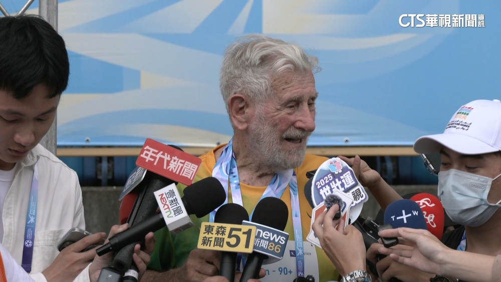 上午標槍奪冠.下午短跑！　昆凌90歲爺爺：很興奮