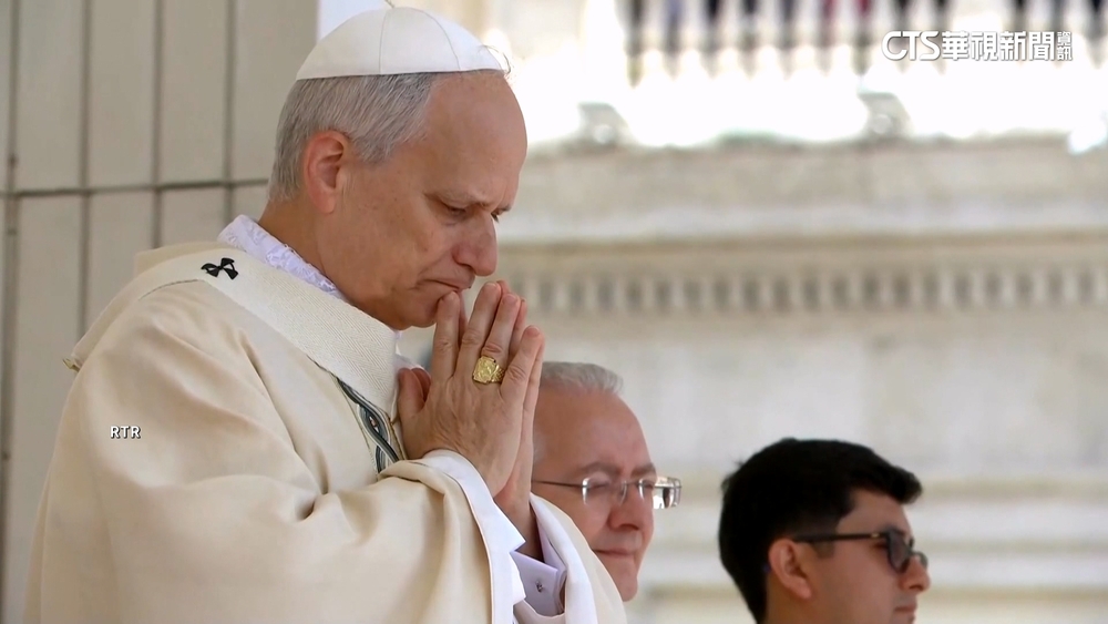 新教宗良十四世就職彌撒　吸引數十萬信徒觀禮