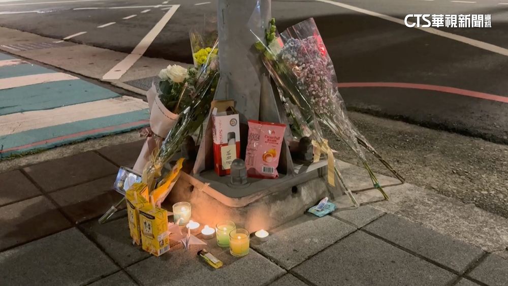 三峽車禍現場水車「灑淨」　民眾獻花悼罹難者