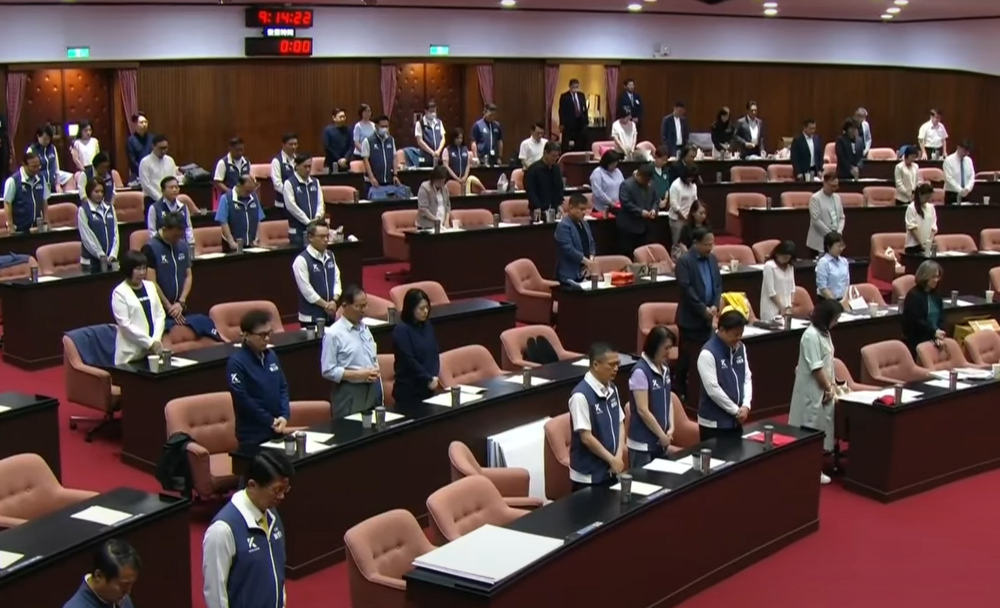 三峽死亡暴衝車禍釀3死12傷！　立法院朝野立委今默哀一分鐘