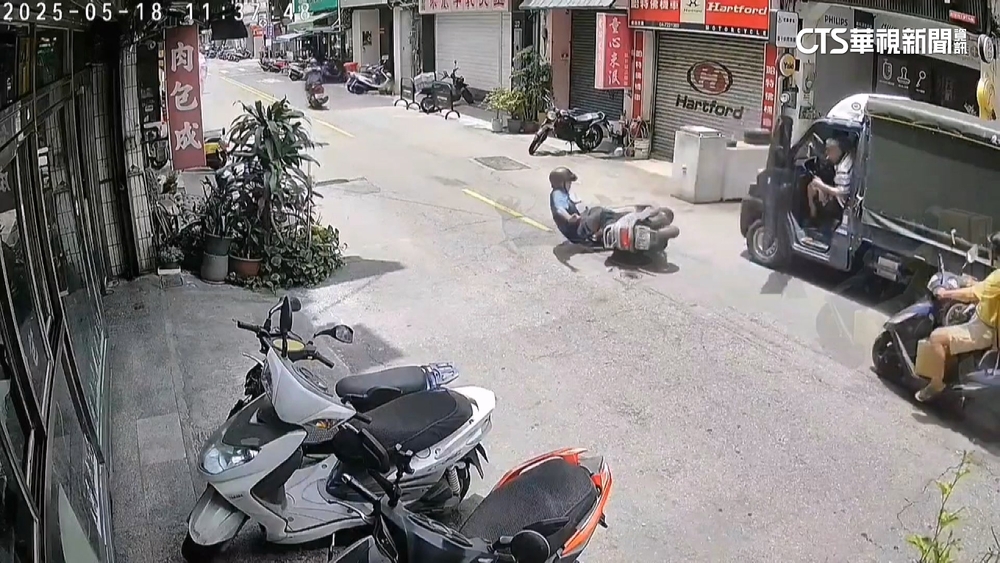 貨車駕駛開車門「擊落騎士」　民眾幫撐傘防中暑