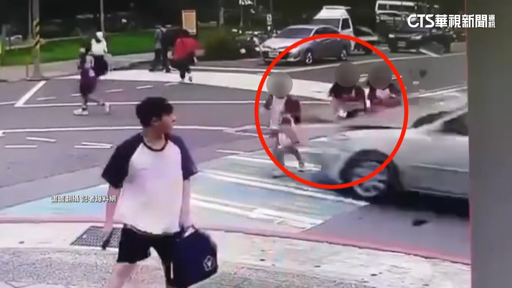 3好友結伴放學被撞飛　2死1命危家屬悲痛